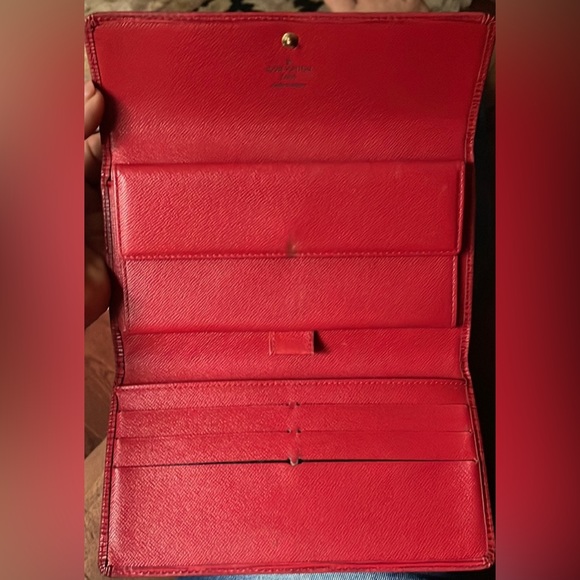 Authentic Louis Vuitton Vintage long red epi wallet. In great used condition. - Picture 8 of 10